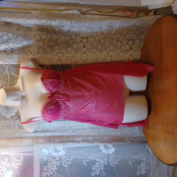 Victoria's Secret nightie - Picture 1 of 4